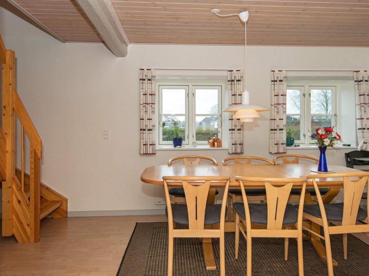 6 Person Holiday Home In Hejls 外观 照片